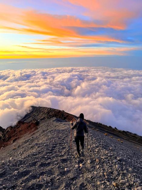 Rinjani 3D2N Summit & Lake Trek