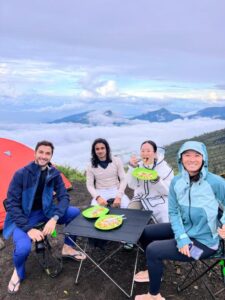 Rinjani 4D3N Slow Trek – Via Sembalun to Senaru